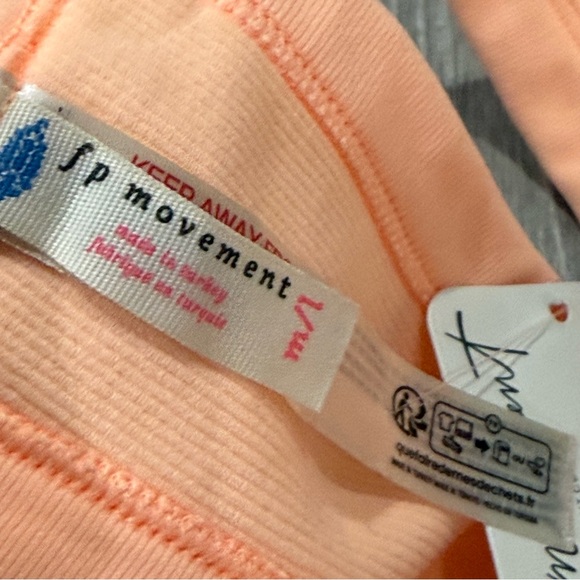 FP Movement All Clear V-Neck Sleeveless Cropped Cami size M/L in pastel peach - Picture 4 of 7